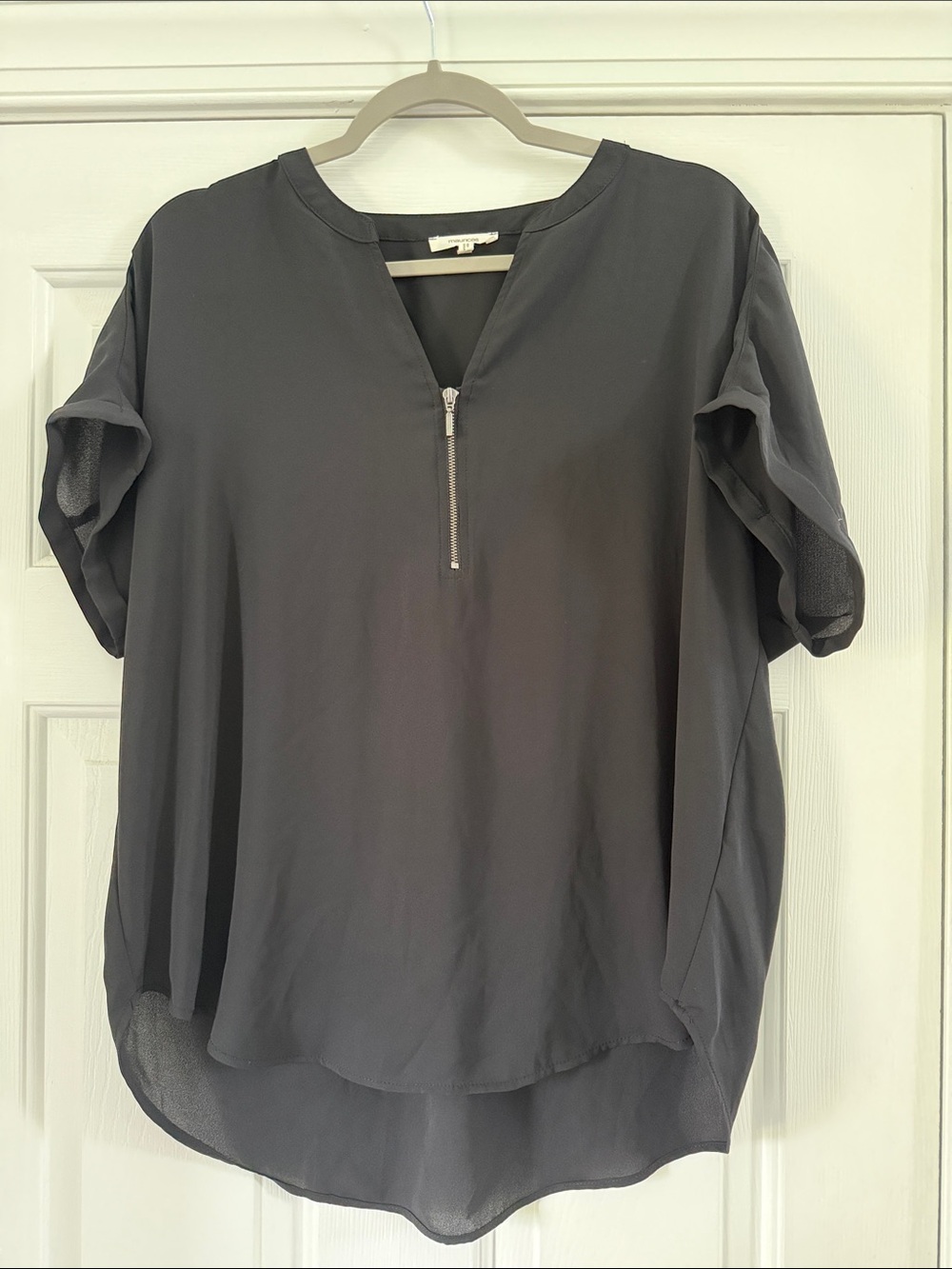 Maurice’s Womens Black Short Sleeve Zip Front Blouse
